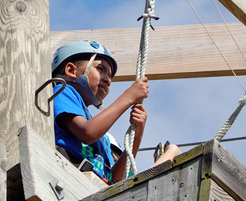 WOIS student on the ropes course